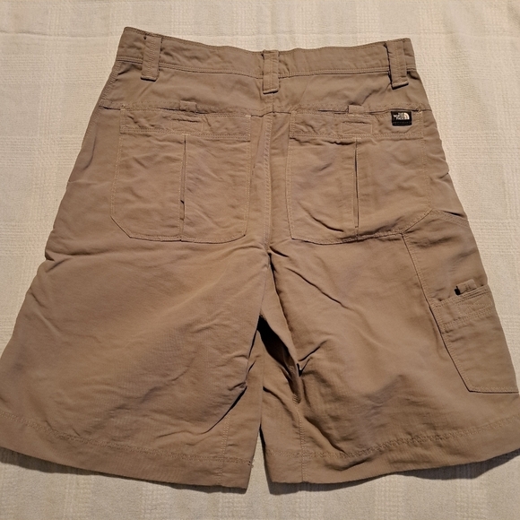 North Face men's size 30 shorts tan color - Picture 5 of 5
